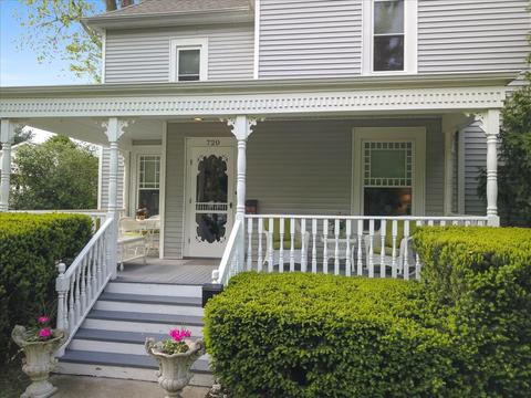 720 E Center St, Le Roy, IL 61752 photo 2
