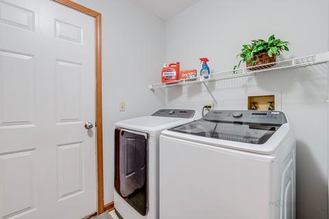 1824 Kelley Dr, Hoffman Estates, IL 60192 photo 21