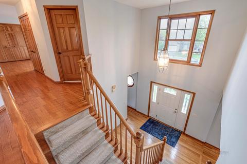 1824 Kelley Dr, Hoffman Estates, IL 60192 photo 20