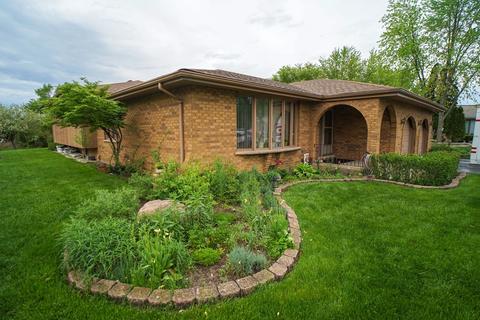 9 S420 Allison Ct, Willowbrook, IL 60527 photo 2