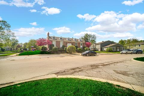 1677 Trowbridge Ct #A, Wheaton, IL 60189 photo 5