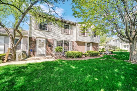 1677 Trowbridge Ct #A, Wheaton, IL 60189 photo 4