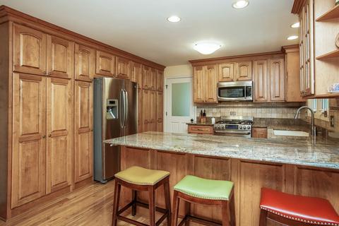 110 Stuarton Dr, Wheaton, IL 60189 photo 3