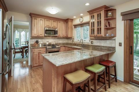 110 Stuarton Dr, Wheaton, IL 60189 photo 2