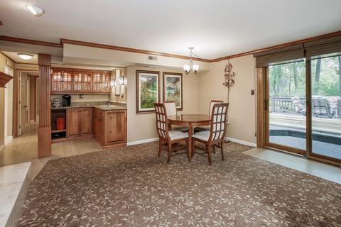 110 Stuarton Dr, Wheaton, IL 60189 photo 4