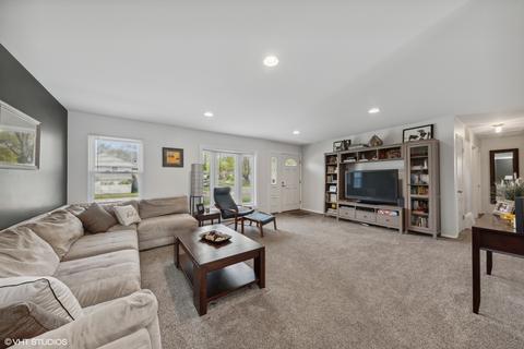 1012 Kenilworth Dr, Wheeling, IL 60090 photo 4