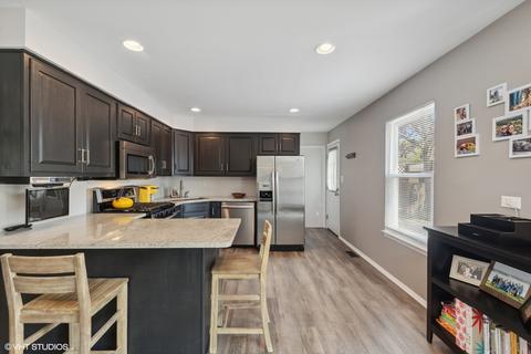 1012 Kenilworth Dr, Wheeling, IL 60090 photo 6