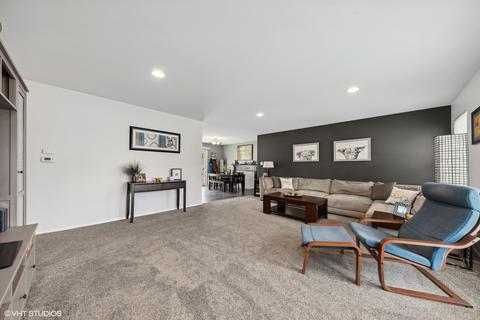 1012 Kenilworth Dr, Wheeling, IL 60090 photo 3