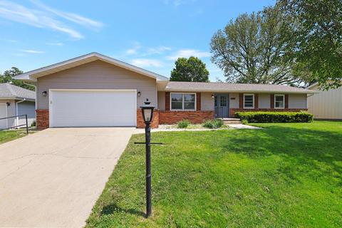 2214 Brookshire Dr E, Champaign, IL 61821 photo 2