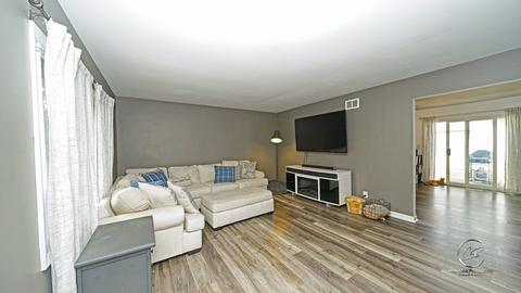 1709 Meadow Ln, Mchenry, IL 60050 photo 3