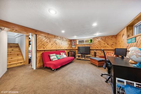 225 Pleasant St, Hoffman Estates, IL 60169 photo 14