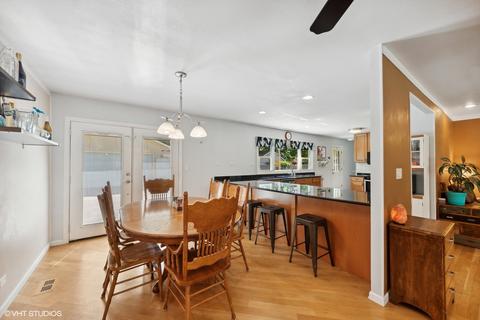 225 Pleasant St, Hoffman Estates, IL 60169 photo 7