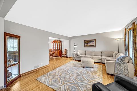 110 W End Rd, Roselle, IL 60172 photo 3