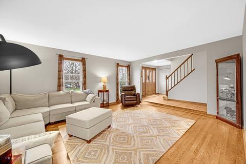 110 W End Rd, Roselle, IL 60172 photo 2