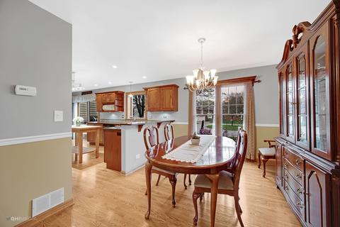 110 W End Rd, Roselle, IL 60172 photo 4