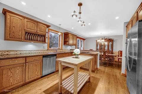 110 W End Rd, Roselle, IL 60172 photo 5