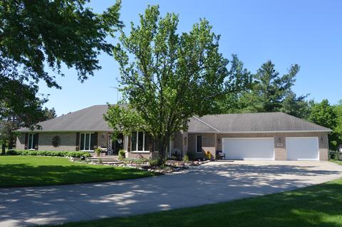 305 E Pine Meadow Ct, Morris, IL 60450 photo 1