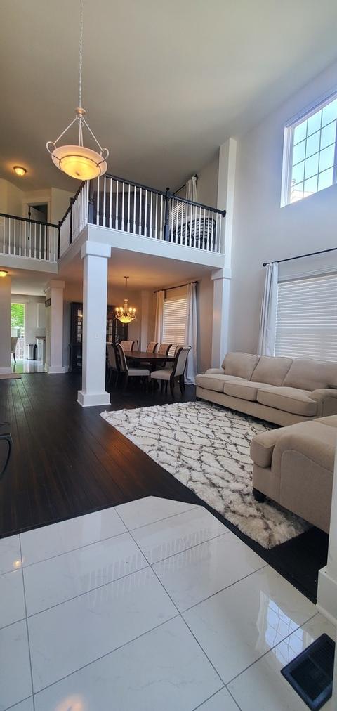 1718 Montclair Ct, Elgin, IL 60123 photo 2