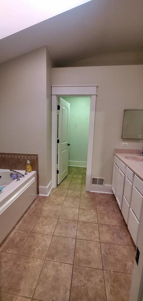 1718 Montclair Ct, Elgin, IL 60123 photo 22