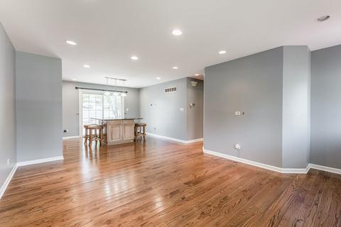 1027 Valewood Rd, Bartlett, IL 60103 photo 2