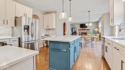 2572 Pinehurst Dr, Aurora, IL 60506 photo 9