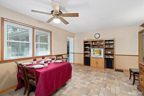 1281 Pleasantview Dr, Elgin, IL 60123 photo 8