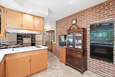 1281 Pleasantview Dr, Elgin, IL 60123 photo 11