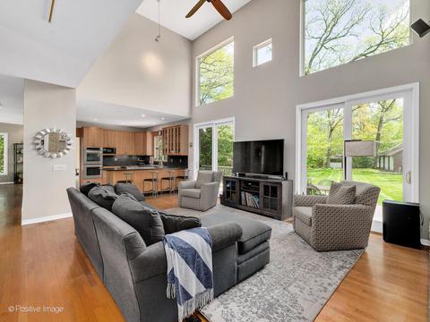 2 S257 Center Ave, Wheaton, IL 60189 photo 5