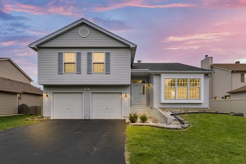 527 Ladysmith Rd, Bartlett, IL 60103 photo 2