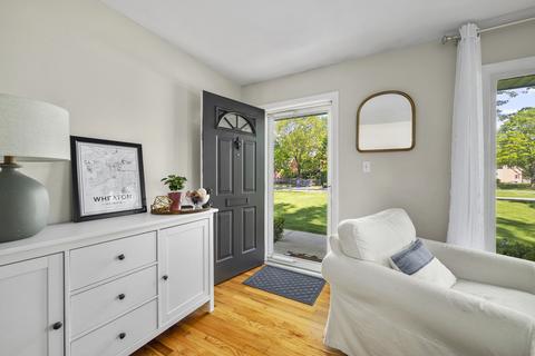 809 S Gables Blvd, Wheaton, IL 60189 photo 5
