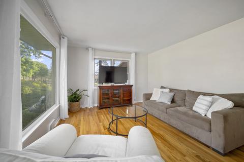 809 S Gables Blvd, Wheaton, IL 60189 photo 7