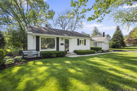 809 S Gables Blvd, Wheaton, IL 60189 photo 2