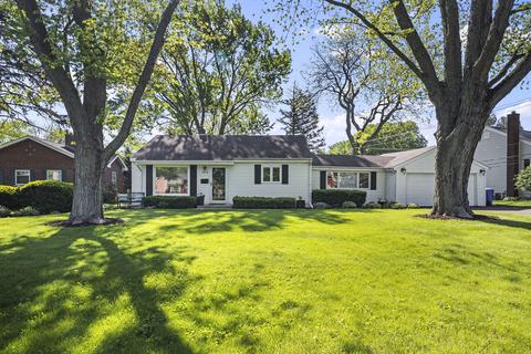 809 S Gables Blvd, Wheaton, IL 60189 photo 1