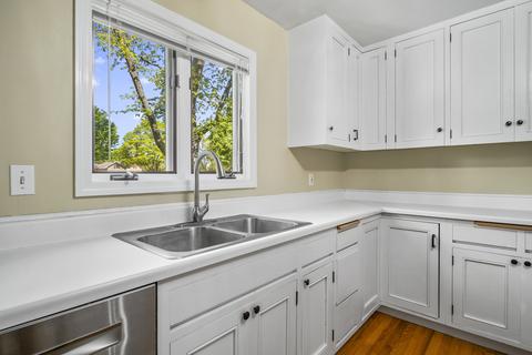 809 S Gables Blvd, Wheaton, IL 60189 photo 10