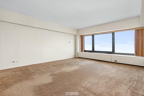 175 E Delaware Pl #8007, Chicago, IL 60611 photo 8