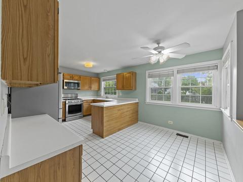 252 Gatewood Ln, Bartlett, IL 60103 photo 11
