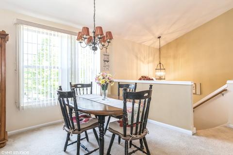 2429 Emily Ln, Elgin, IL 60124 photo 4