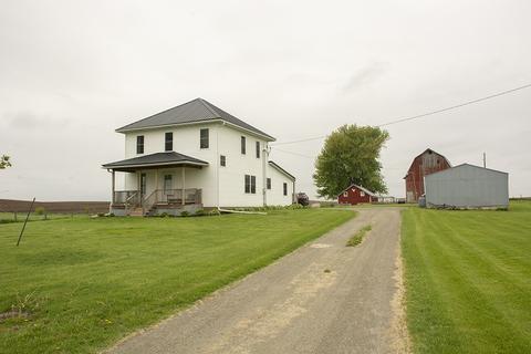 13833 Henry Rd, Morrison, IL 61270 photo 1