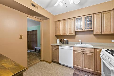 1740 Robin Walk #D, Hoffman Estates, IL 60169 photo 11