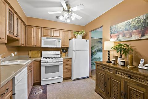 1740 Robin Walk #D, Hoffman Estates, IL 60169 photo 12
