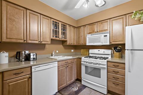 1740 Robin Walk #D, Hoffman Estates, IL 60169 photo 10