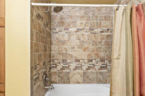 1740 Robin Walk #D, Hoffman Estates, IL 60169 photo 16
