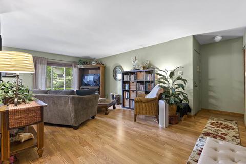 1740 Robin Walk #D, Hoffman Estates, IL 60169 photo 4