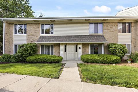 1740 Robin Walk #D, Hoffman Estates, IL 60169 photo 2