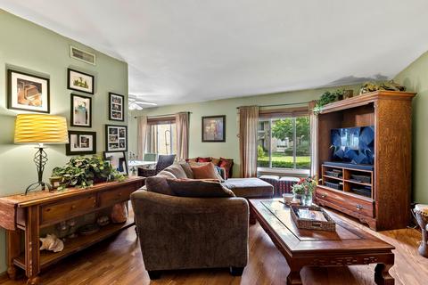 1740 Robin Walk #D, Hoffman Estates, IL 60169 photo 5
