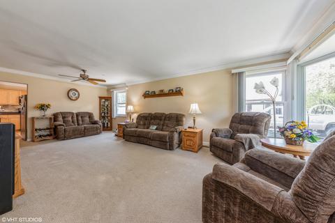 3003 Hawk Ln, Rolling Meadows, IL 60008 photo 3