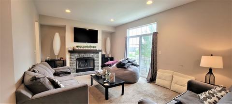 3055 Marion St, Elgin, IL 60124 photo 2