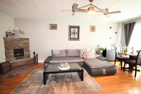3800 Ruby Ave #4W, Schiller Park, IL 60176 photo 4
