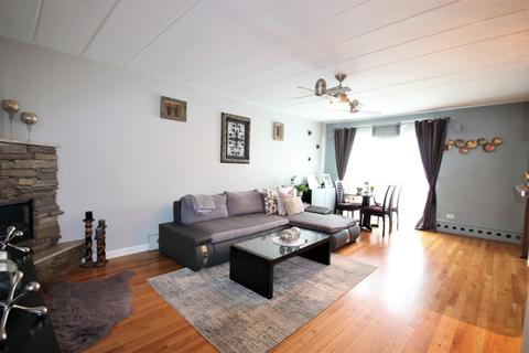 3800 Ruby Ave #4W, Schiller Park, IL 60176 photo 2