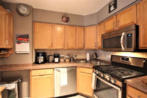 3800 Ruby Ave #4W, Schiller Park, IL 60176 photo 9